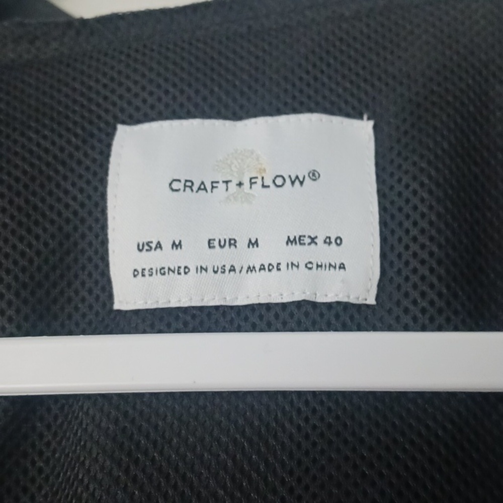 Craft + Flow Hooded Windbreaker - Picture 2 of 6